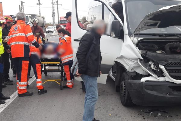 Accident pe DN72! Un alt microbuz este implicat intr-un alt accident!