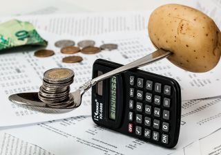 Curs valutar 11 octombrie 2019. Euro creste, dar ce s-a intamplat cu dolarul?