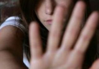 O adolescentă de 17 ani a fost violată și a rămas virgină