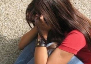 Caz șocant, o fetiță de 12 ani a fost supusă la perversiuni teribile de trei băieți
