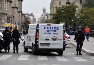 Un criminal a omorât patru polițiști chiar în secția de poliție! Criminalul a fost lichidat