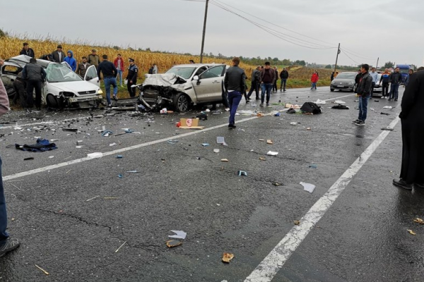 Doua mașini s-au ciocnit frontal in Iași! Afla bilanțul tragic al accidentului!